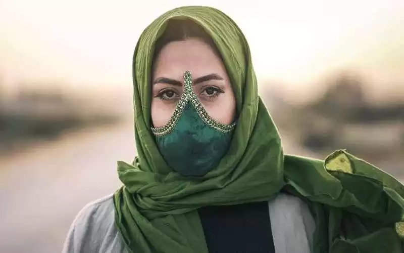للمحجبات.. أفكار لتثبيت الكمامة

