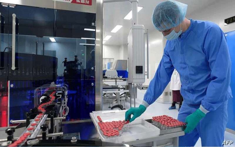 اللقاح الروسي يشعل أزمة سياسية في