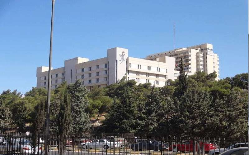 مستشفى الجامعة يعلن استمرار منع زيارة