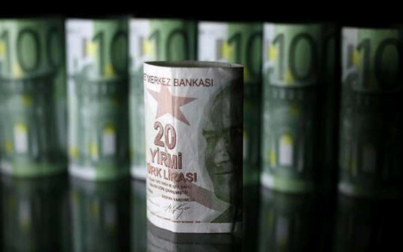 الليرة التركية تهبط إلى أدنى مستوى