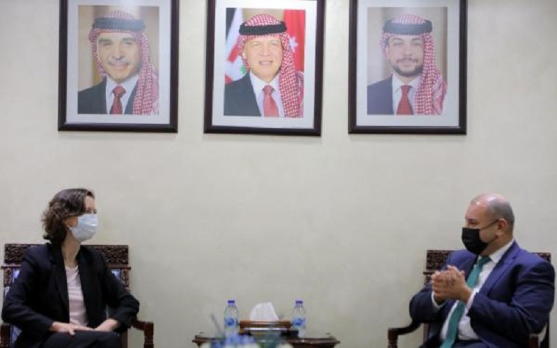 السفيرة البريطانية تؤكد دعم بلادها لجهود