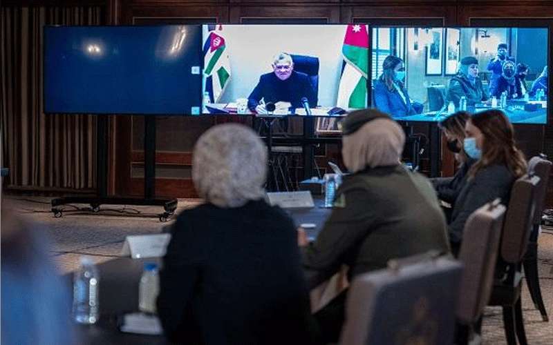 الملك يحيي المرأة الأردنية في كافة