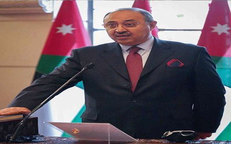 الحكومة ستحظر تجمعات المدارس والمقاهي لأسبوعين