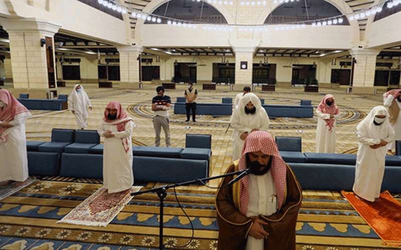 هل تستثنى صلاة العشاء من الحظر