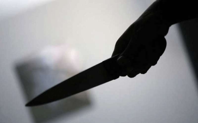 أم تقتل ابنتها طعنا بالمفرق