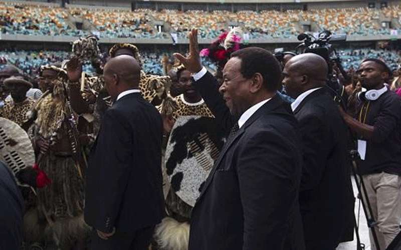 وفاة ملك الزولو في جنوب إفريقيا