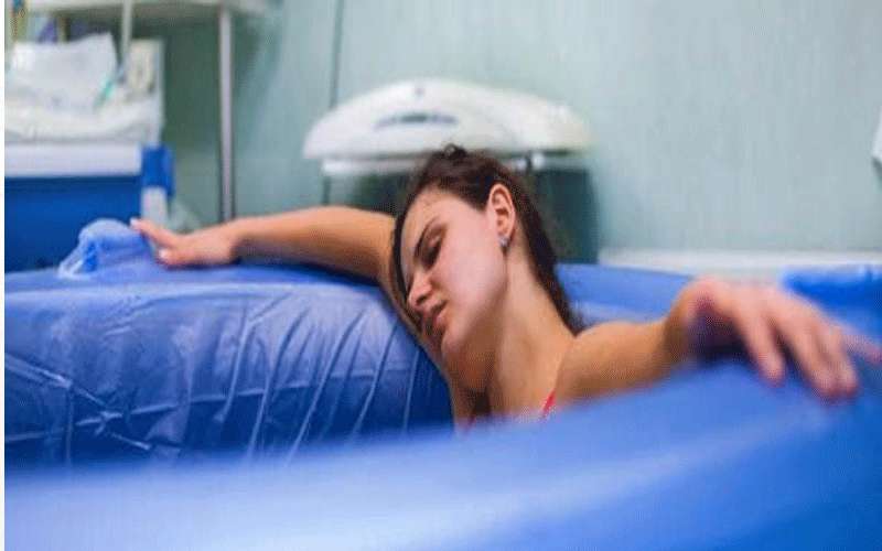 ما هي الولادة تحت الماء.. وما