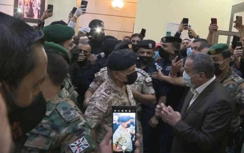 الملك يأمر بإقالة مدير مستشفى السلط