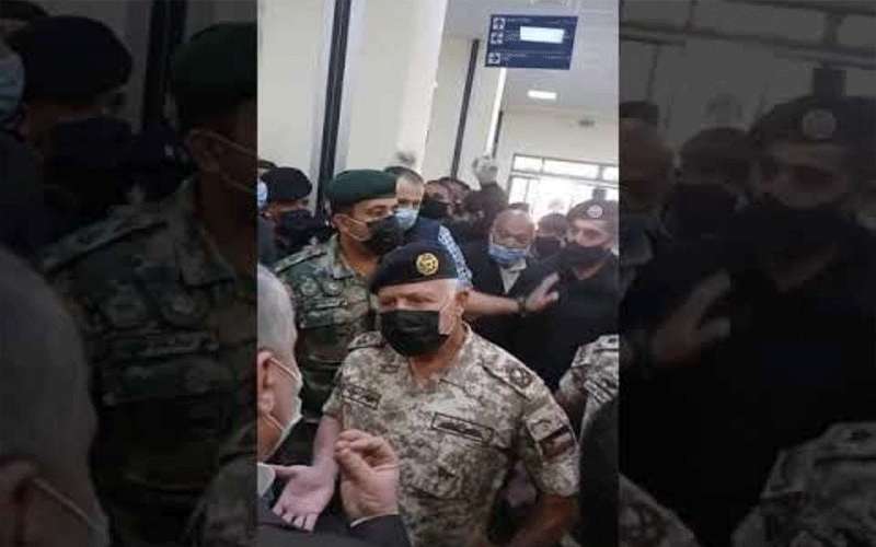 بالفيديو.. .الملك لاحد المسؤولين: كل هذا