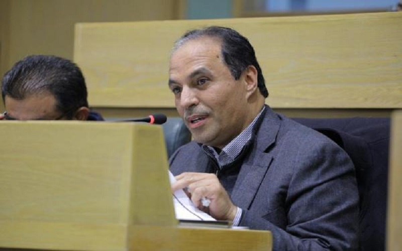 النائب الفايز يطالب الحكومة بالاستقالة فورا