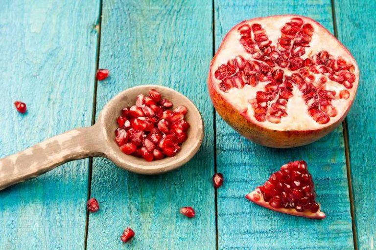 من الرمان.. ماسكات طبيعية جربيها قبل
