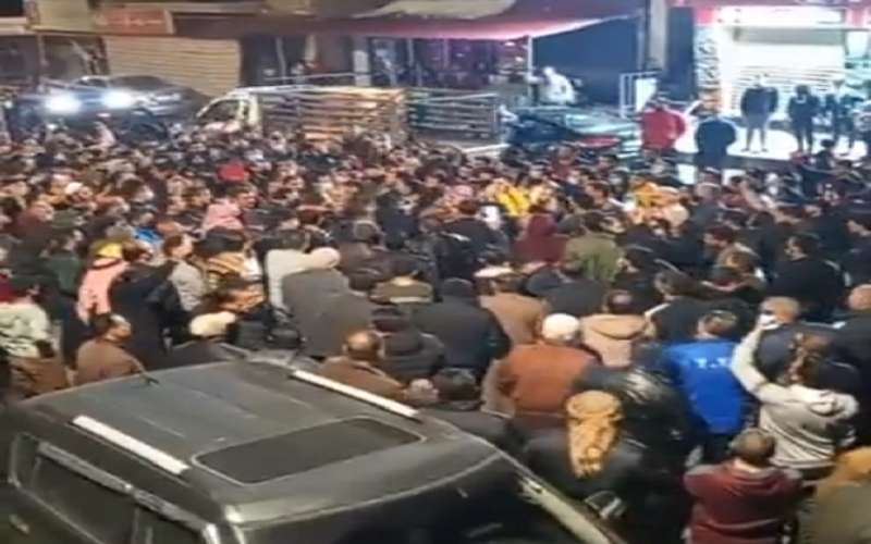 مسيرة حاشدة في الطفيلة تطالب باقالة