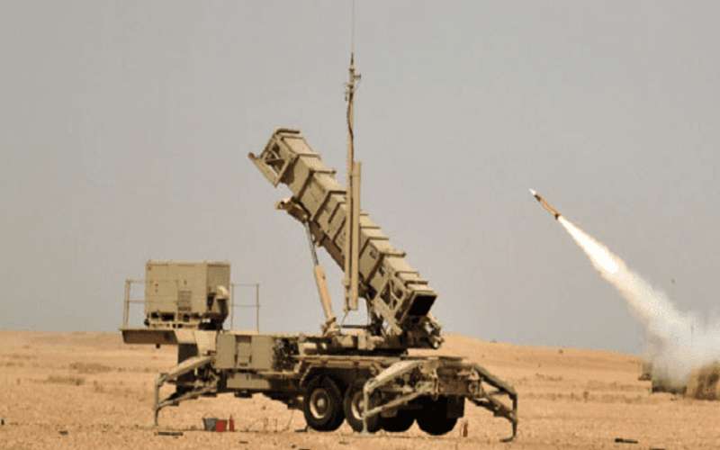 التحالف العربي يدمر زورقا مفخخا