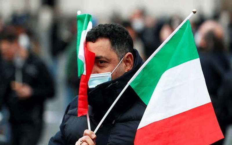 إيطاليا تنكس أعلامها باليوم الوطني الأول