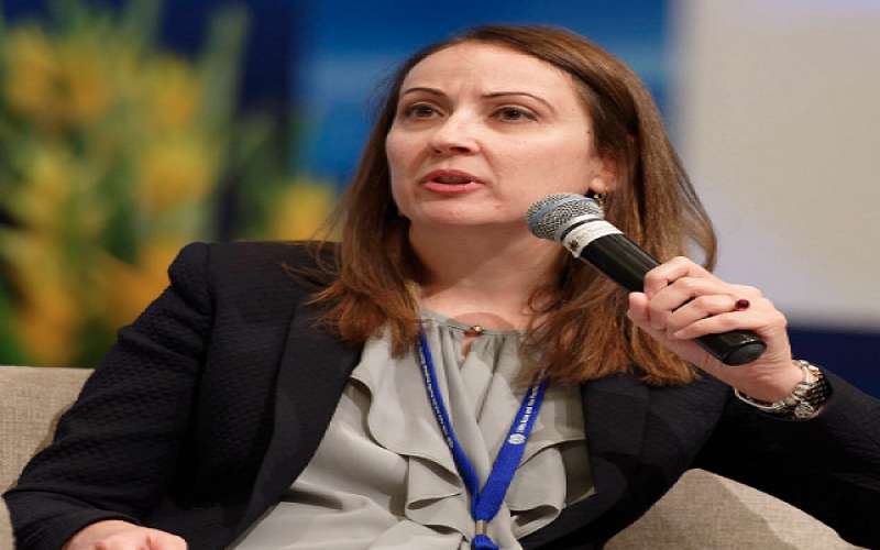 مها علي تبحث مع التجار تخفيض