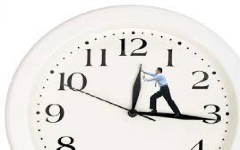 بدء العمل بالتوقيت الصيفي منتصف ليلة