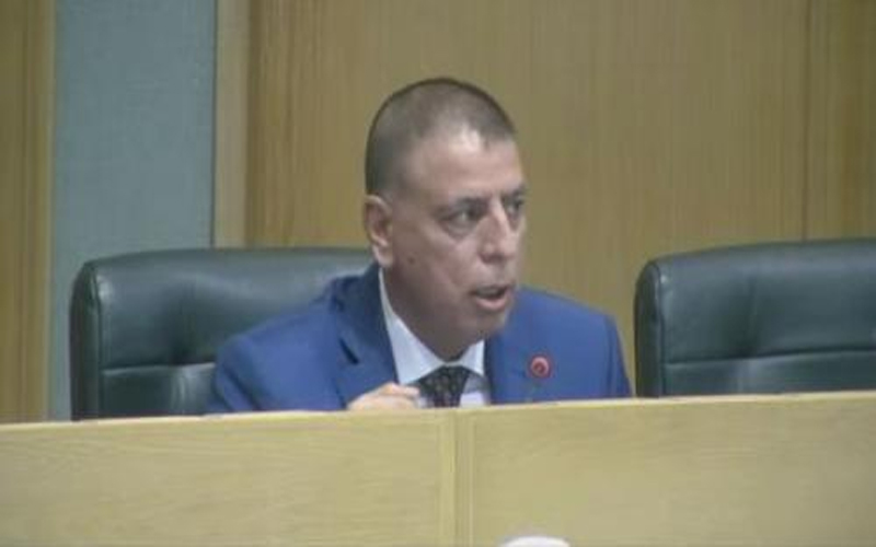 الفراية يوعز بمخالفة طبيب في مستشفى