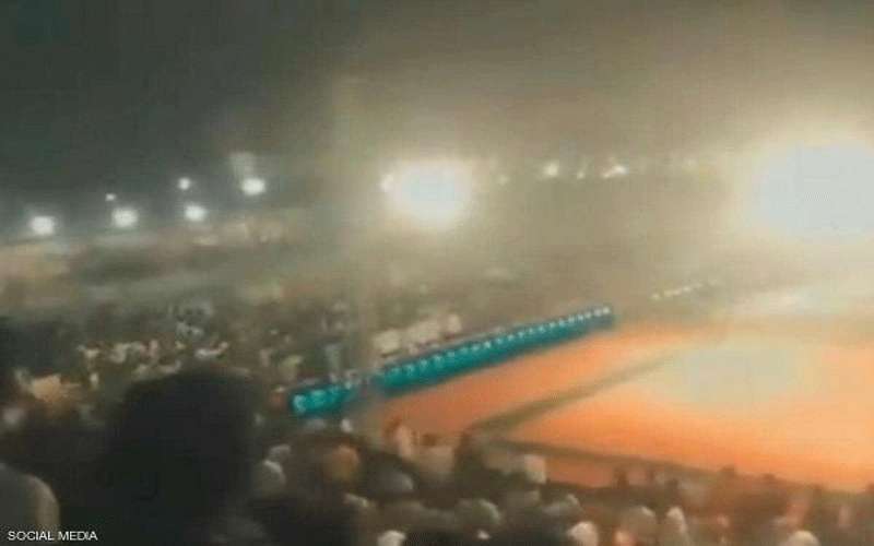 عشرات الإصابات بكارثة انهيار مدرج مكتظ