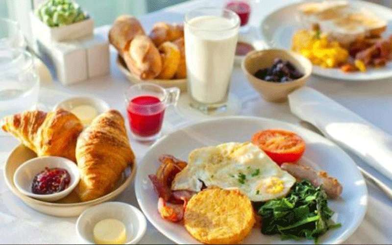 ما الوقت المناسب لتناول وجبة الإفطار؟