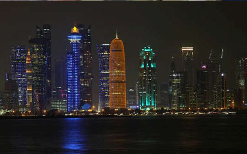 قطر تعيد فرض بعض قيود كورونا