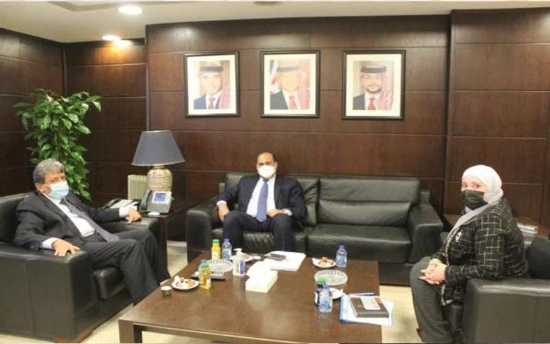 بحث تسهيل انسياب البضائع والركاب بين