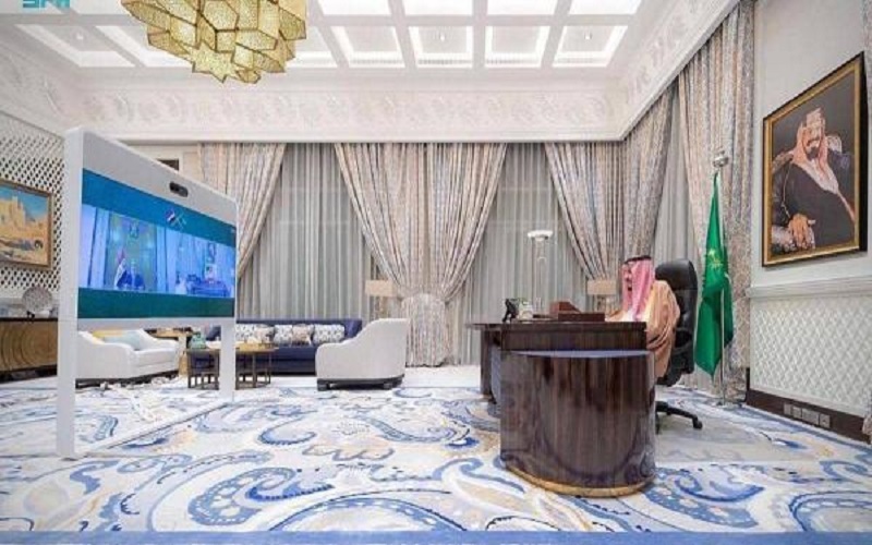 الملك سلمان يلتقي رئيس الوزراء العراقي