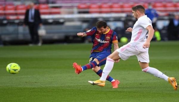 أبرزها الكلاسيكو .. معارك كروية منتظرة