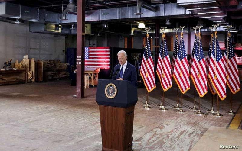 بايدن يعلن خطته لتحسين البنية التحتية