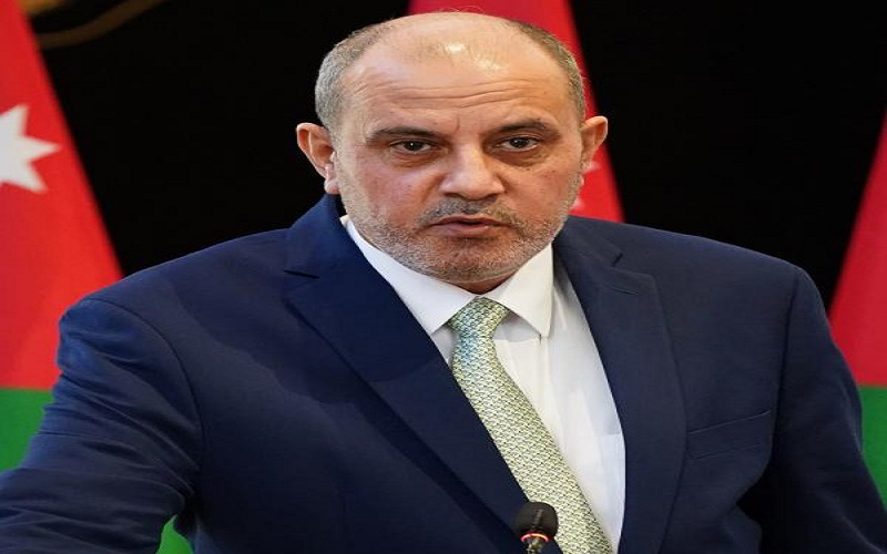 وزير العمل يتحدث عن قرارات الحكومة