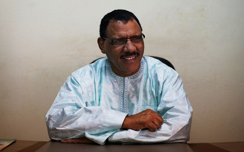 رئيس النيجر الجديد محمد بازوم يتولى