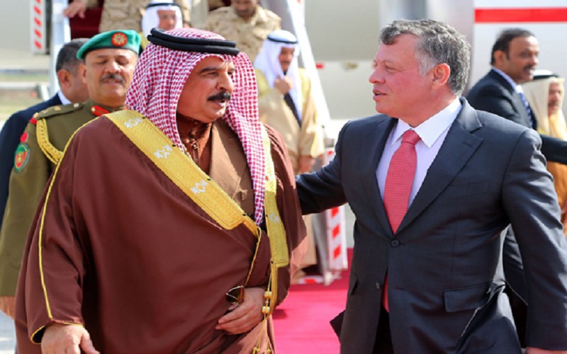 ملك البحرين: نقف مع الأردن