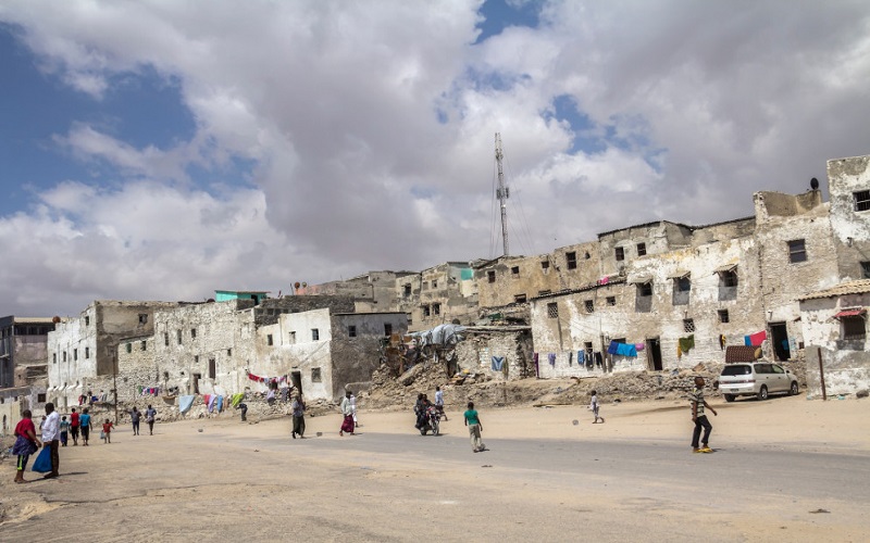 مقتل 5 مدنيين في تفجير انتحاري