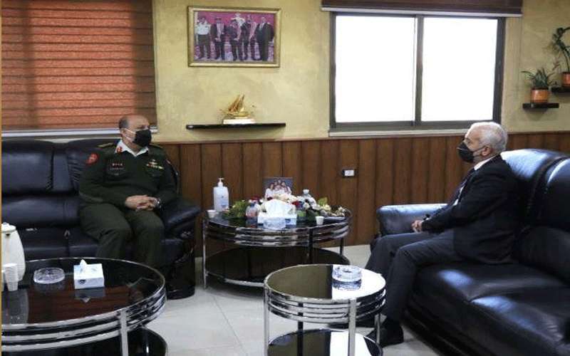 المفلح يزور المؤسسة الاستهلاكية العسكرية