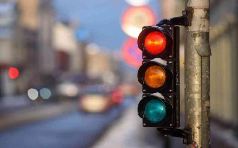 تشغيل تجريبي لإشارات تقاطع السفراء وشارع