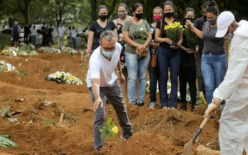 4249 وفاة جديدة بكورونا في البرازيل