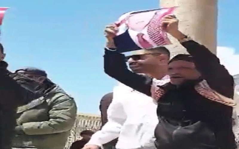 مصلون في الأقصى يهتفون للملك