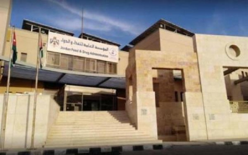 إغلاق مصنعين مخالفين لإنتاج المعقمات ومستحضرات