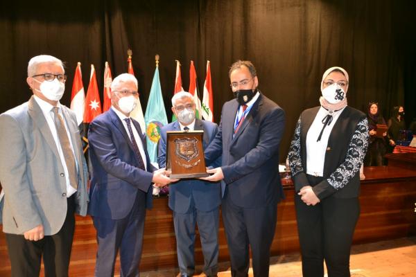 عمان الاهلية تشارك في أعمال الملتقى