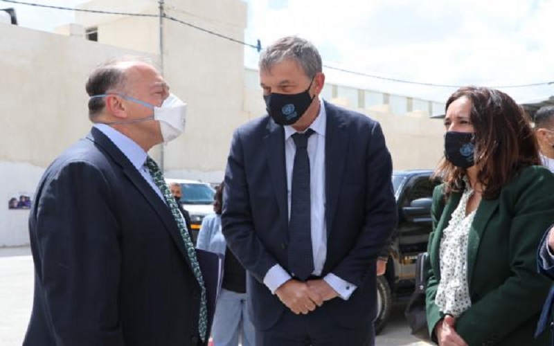 السفير الأمريكي لدى الأردن يزور المركز