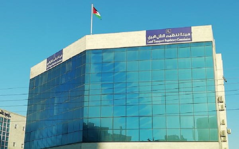 المجالي عن سائق حافلة حمل (بلطة):