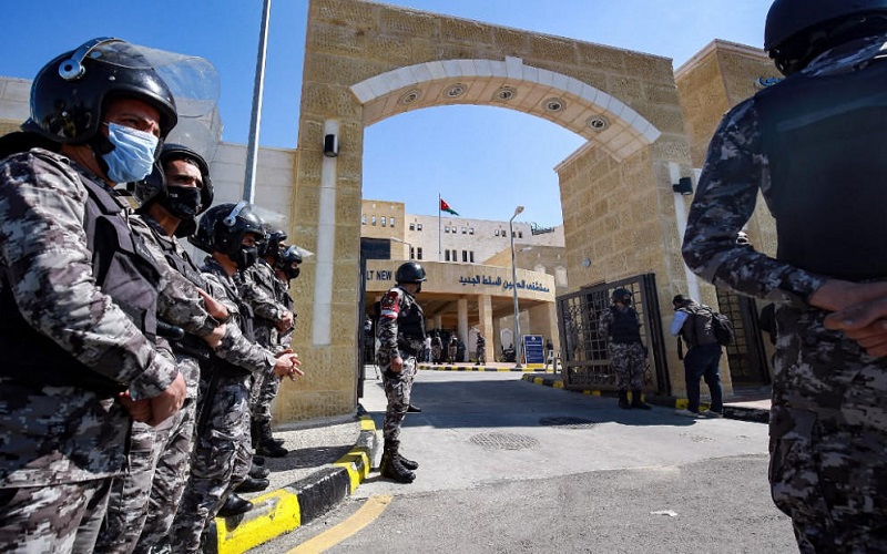 الصحة: إيقاف 12 موظفا بمستشفى السلط