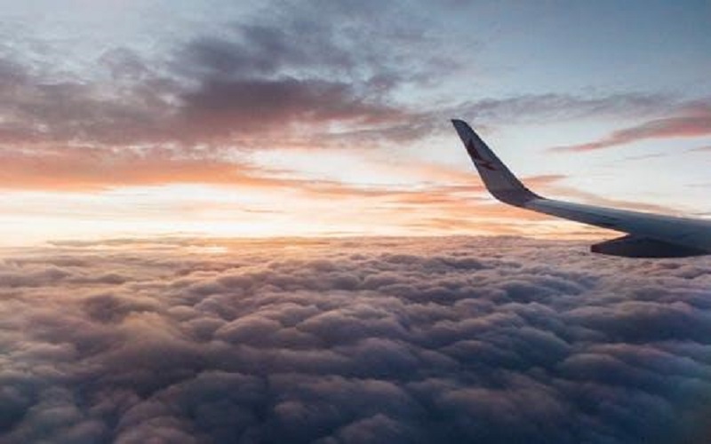 بلد عربي يعلن إغلاق الأجواء مع