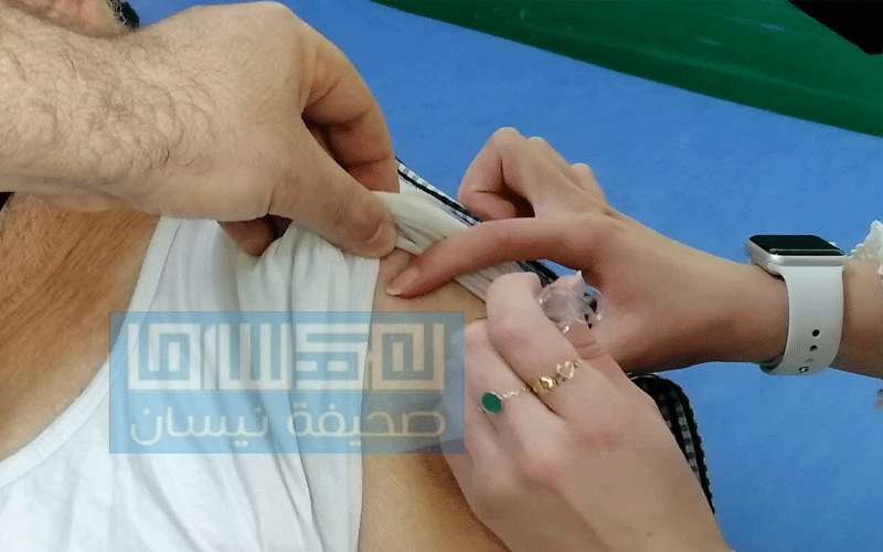 بدء إعطاء موظفي القطاع العام اللقاح