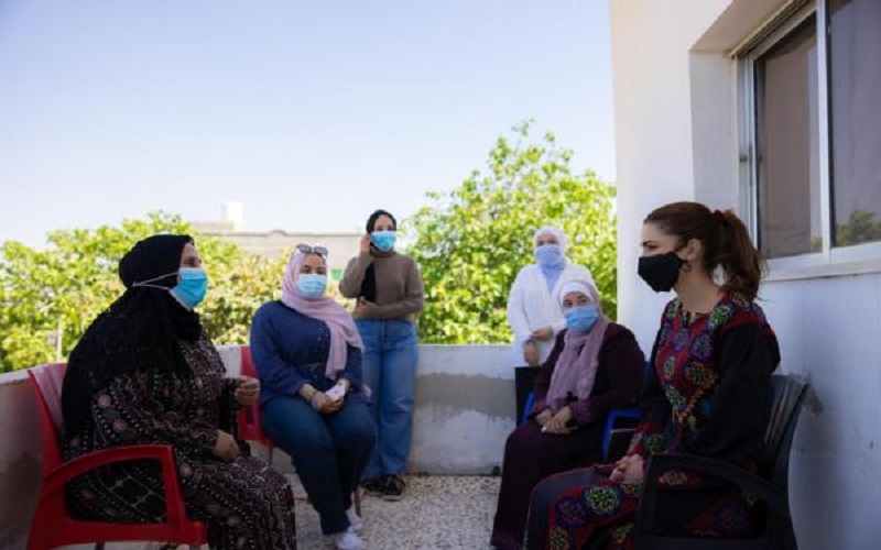الملكة تزور قرية الفيصلية في مادبا