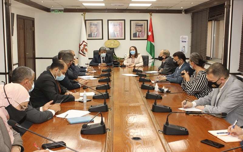 اجتماع حكومي لمناقشة ارتفاع كلف الشحن