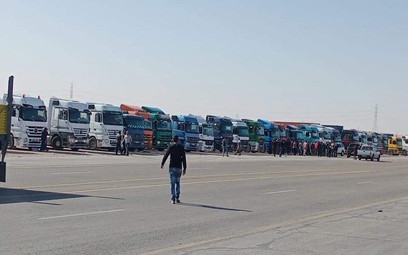 السعودية تمنع دخول 400 شاحنة أردنية