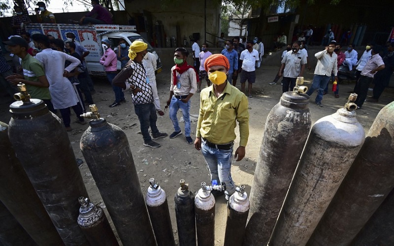 الإمدادات الطبية تتدفق على الهند مع