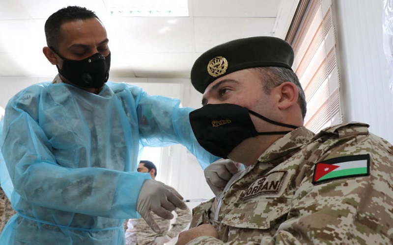القوات المسلحة تبدأ حملة التطعيم لمرتباتها