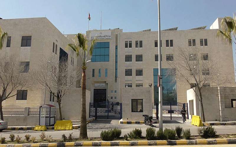 إحالة تجاوزات مالية جديدة لأحد وزراء