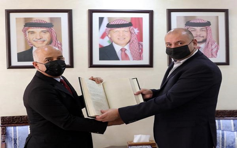 العودات يشيد بجهود مركز التوثيق الملكي